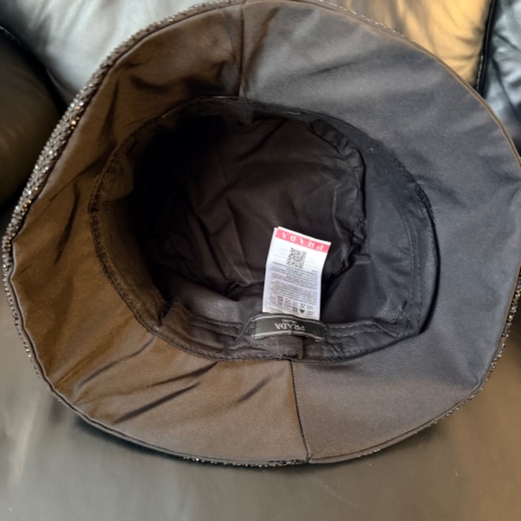 PRADA WOMEN'S BLACK CRYSTAL EMBELLISHED BUCKET HAT ONE SIZE EXCELLENT - Picture 4 of 5